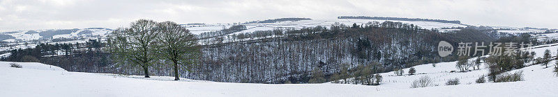 Lathkill dale Panorama在雪地里